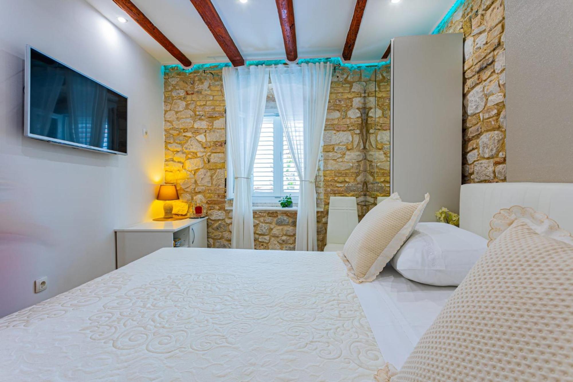 Apartments & Rooms Trogir Stars Free Parking Exterior photo