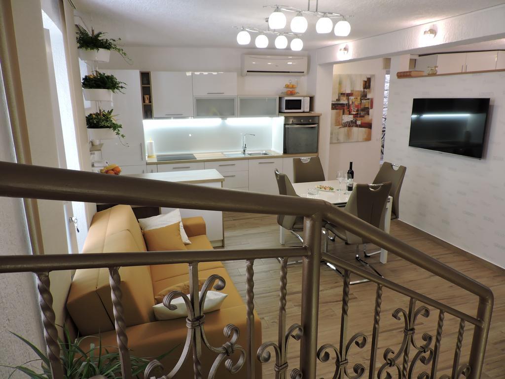 Apartments & Rooms Trogir Stars Free Parking Exterior photo